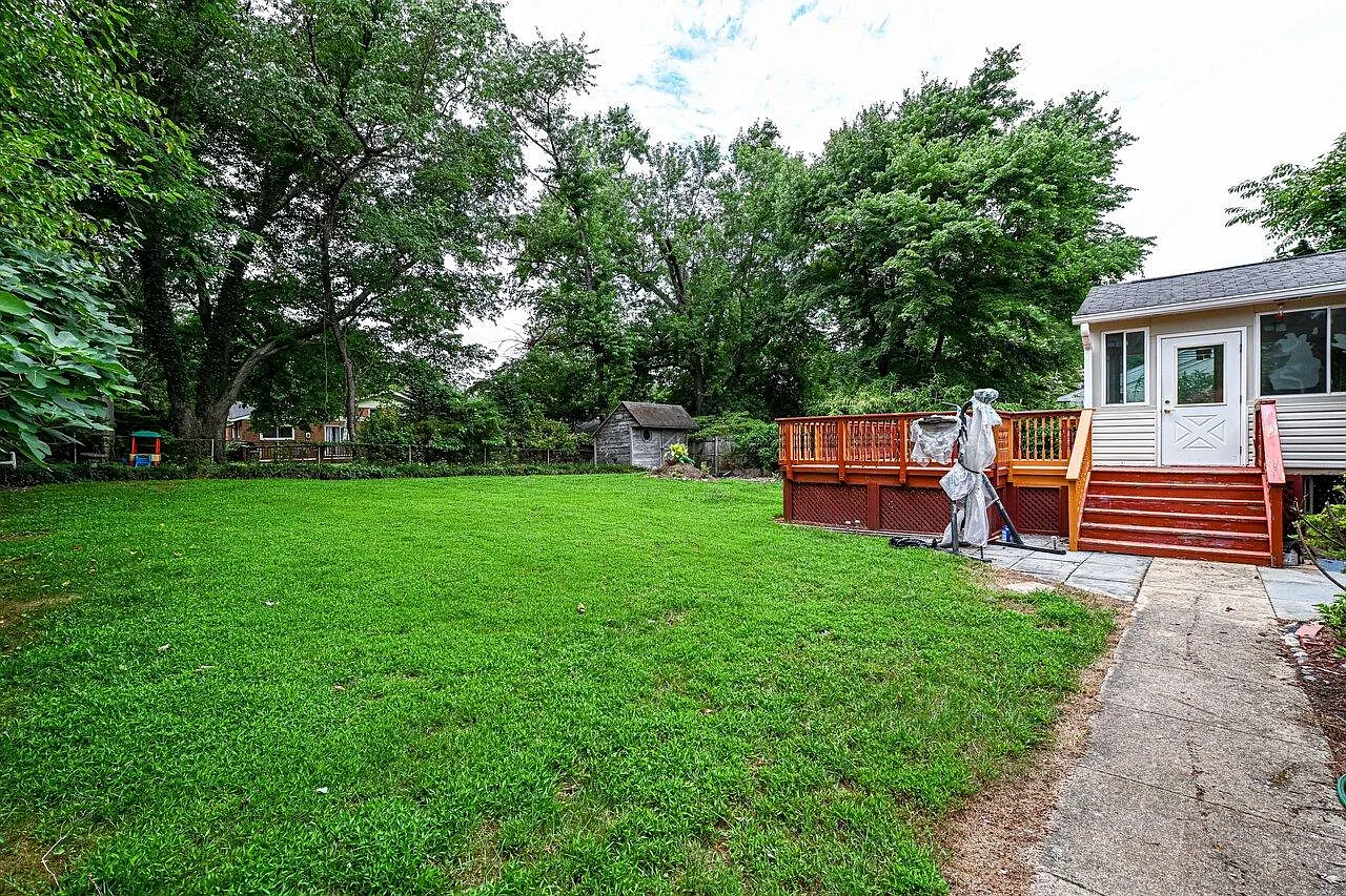 4 bed, 2500 sqft, $4,000 — Photo 2