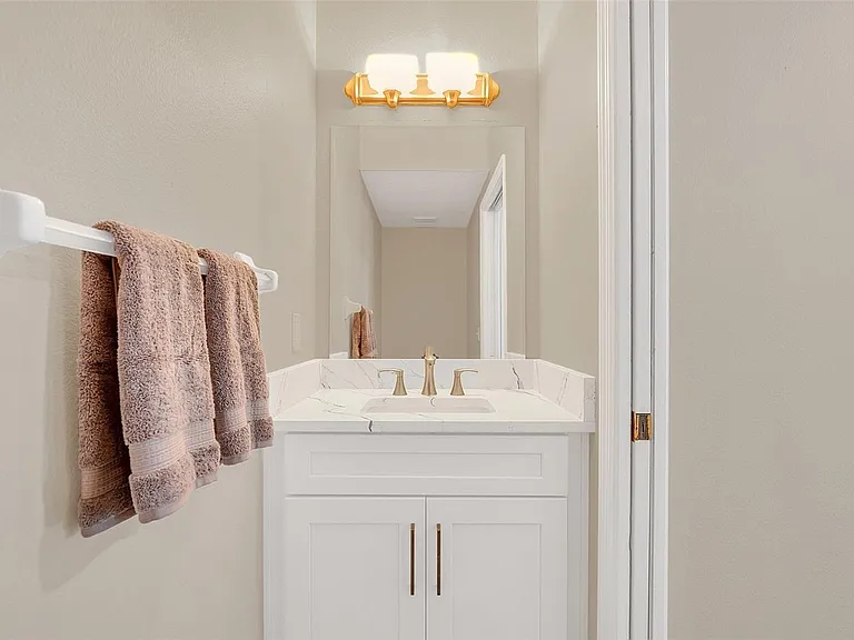 7221 Bay Club Way — Photo 4