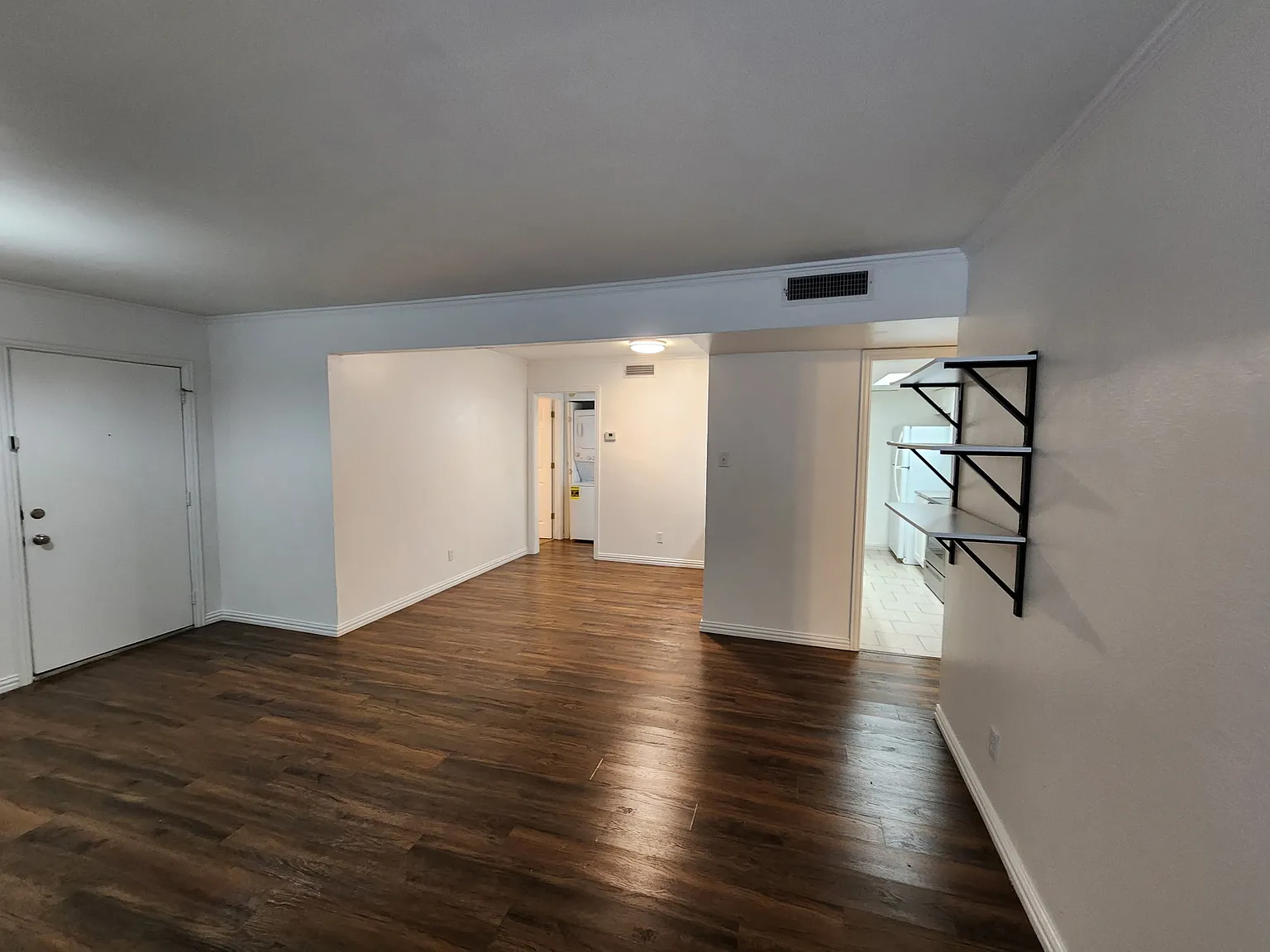 2 bed, 851 sqft, $1,700 — Photo 1