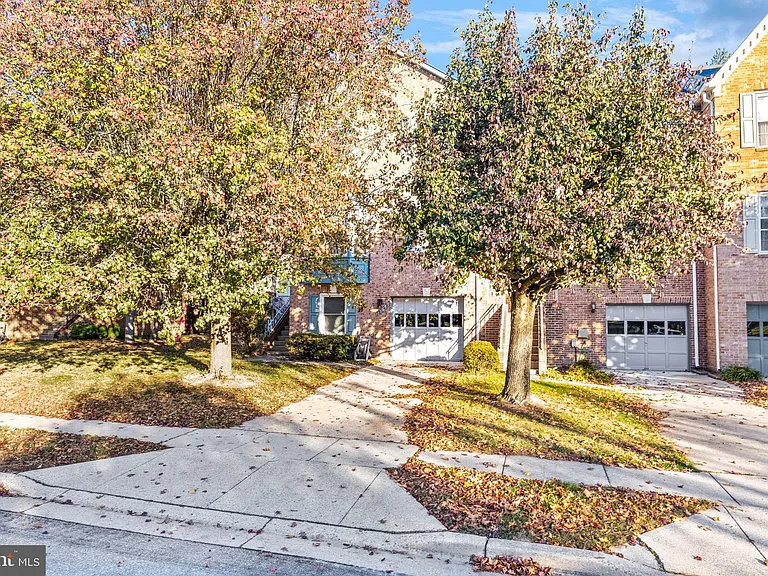 2148 Colonel Way — Photo 2