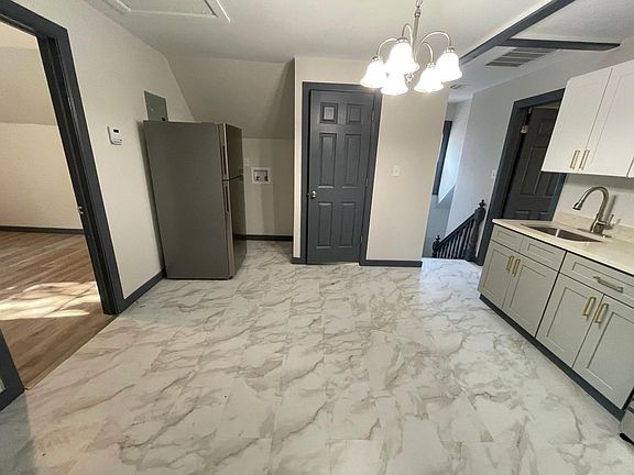 3rd image of 114 Hollywood Ave #2