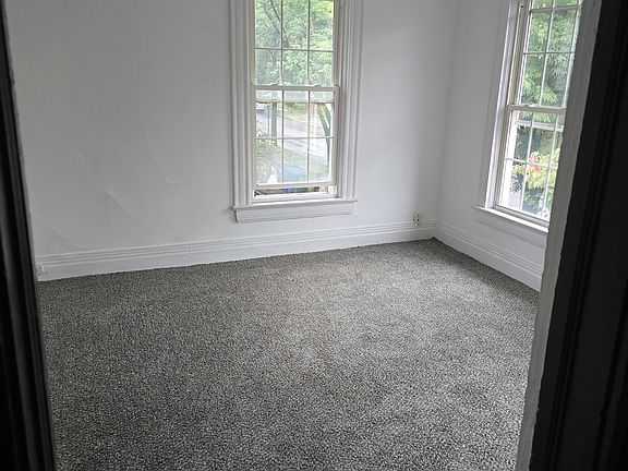 3rd image of 206 Fulton Ave
