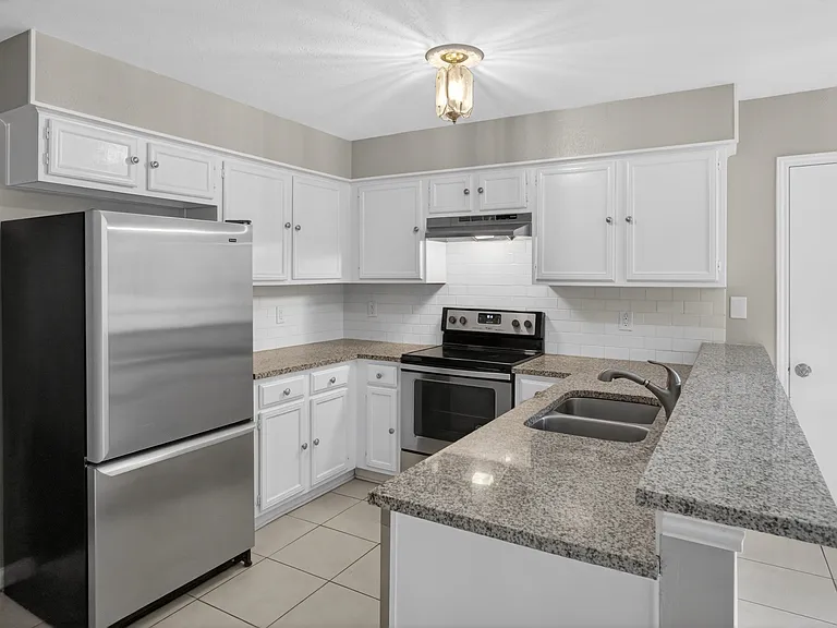 2219 Foxcroft Ln — Photo 23