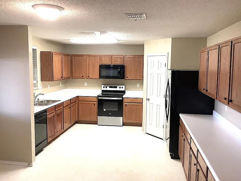 6108 Thackery Dr — Photo 2