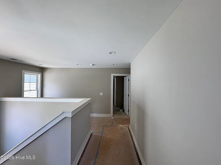 662 Wren Ln — Photo 3