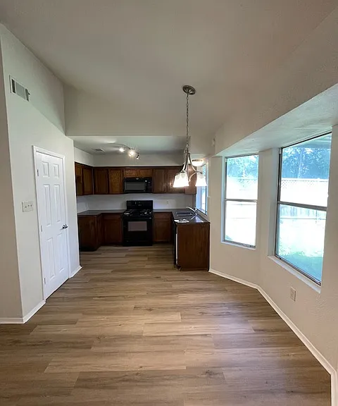 620 Russet Valley Dr — Photo 2