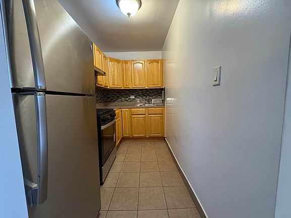 2nd image of 3324 Parsons Blvd APT 6D