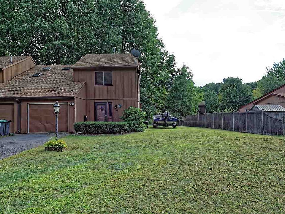 1st image of 6 Woodbine Dr #B