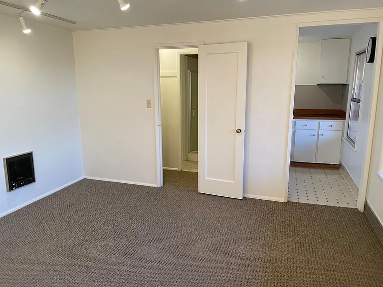 4309 Greenwood Ave N — Photo 2