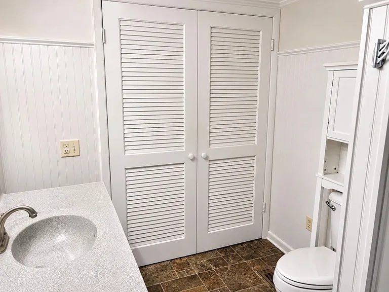 1062 Wesley Ave N — Photo 11