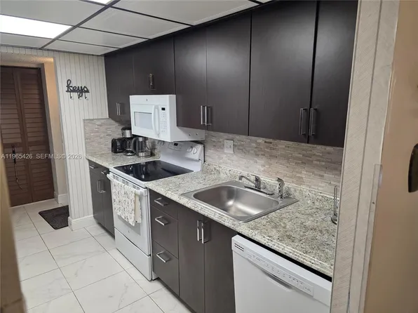 3771 Environ Blvd APT 348, Lauderhill, FL 33319