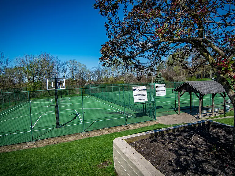 Carriage Park Apartments Basketball Courts