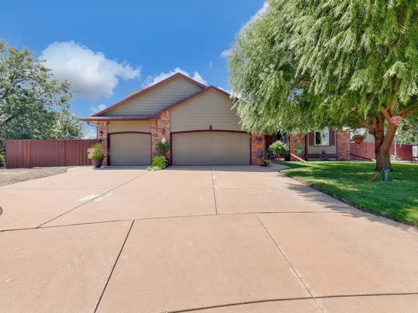 7 N Woodland Ct, Mount Hope, KS 67108