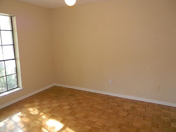 5th image of 7307 Woodland West Dr