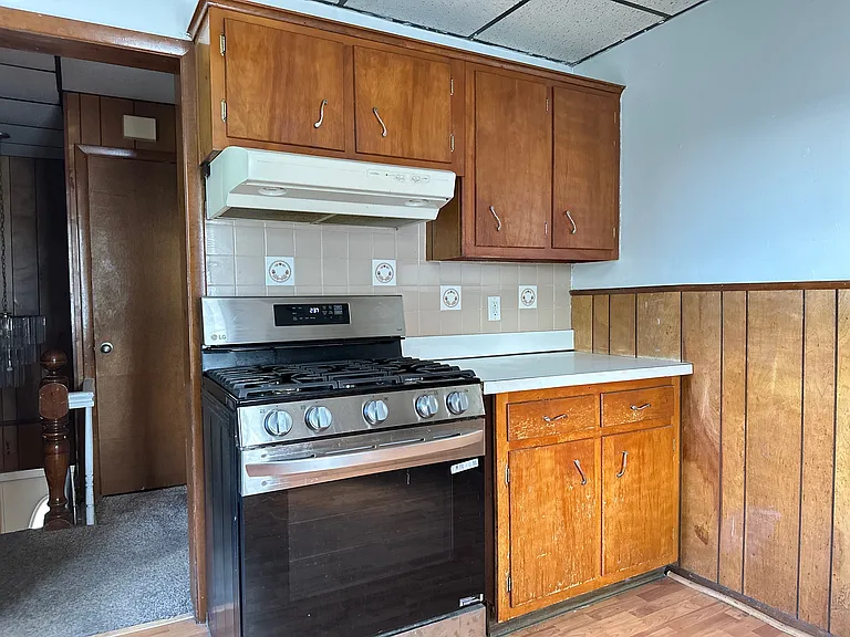 104 Hudson Ave — Photo 5