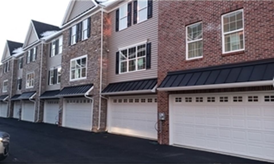 1st image of 604 Pony Ln