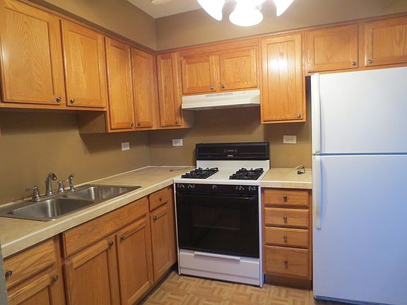 3rd image of 11 Winthrop Ct