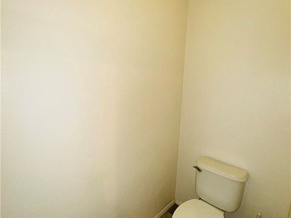 5th image of 648 Beverly Arbor Ave
