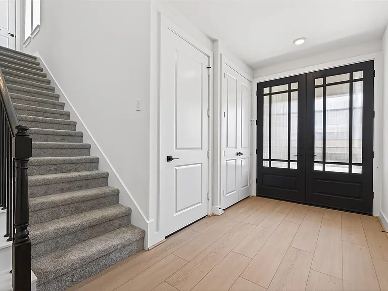 702 Sonfield Dr — Photo 8