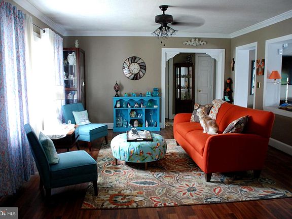 4th image of 881 Hilltop Dr