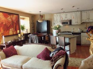 433 Burlington Ave, Clarendon Hills, IL 60514