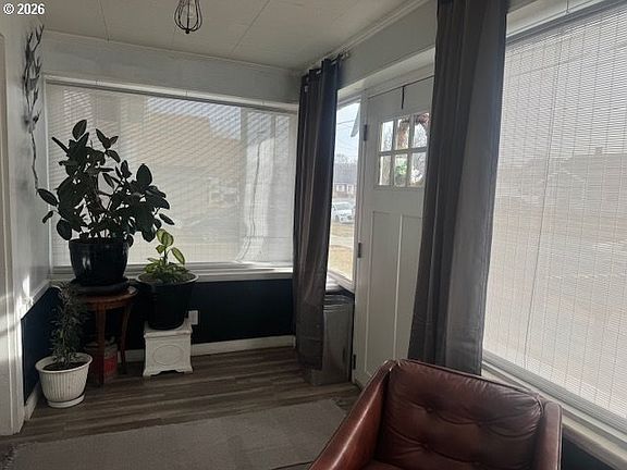 5th image of 2330 Campbell St