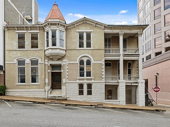 2nd image of 109 E 10th St