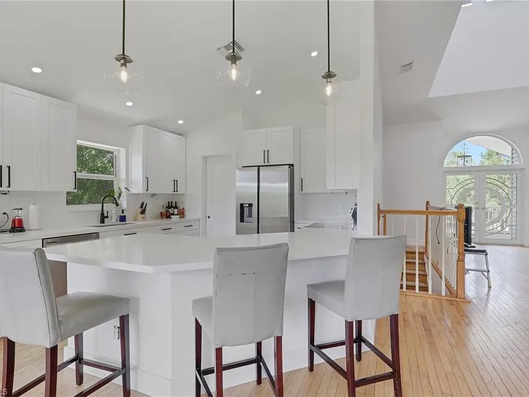 880 18th St NE — Photo 12
