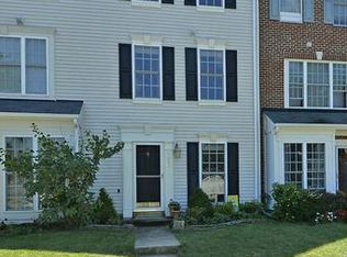 42845 Pilgrim Sq, Chantilly, VA 20152
