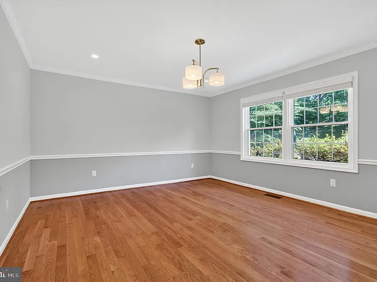 8405 Overlook St — Photo 4