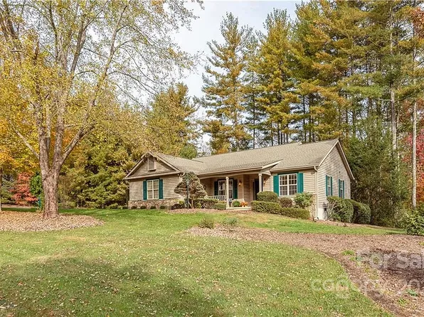 402 Pine Bark Ln, Hendersonville, NC 28739