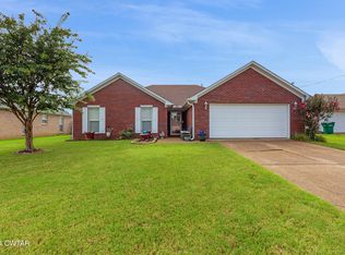25 Roxbury Dr, Jackson, TN 38305