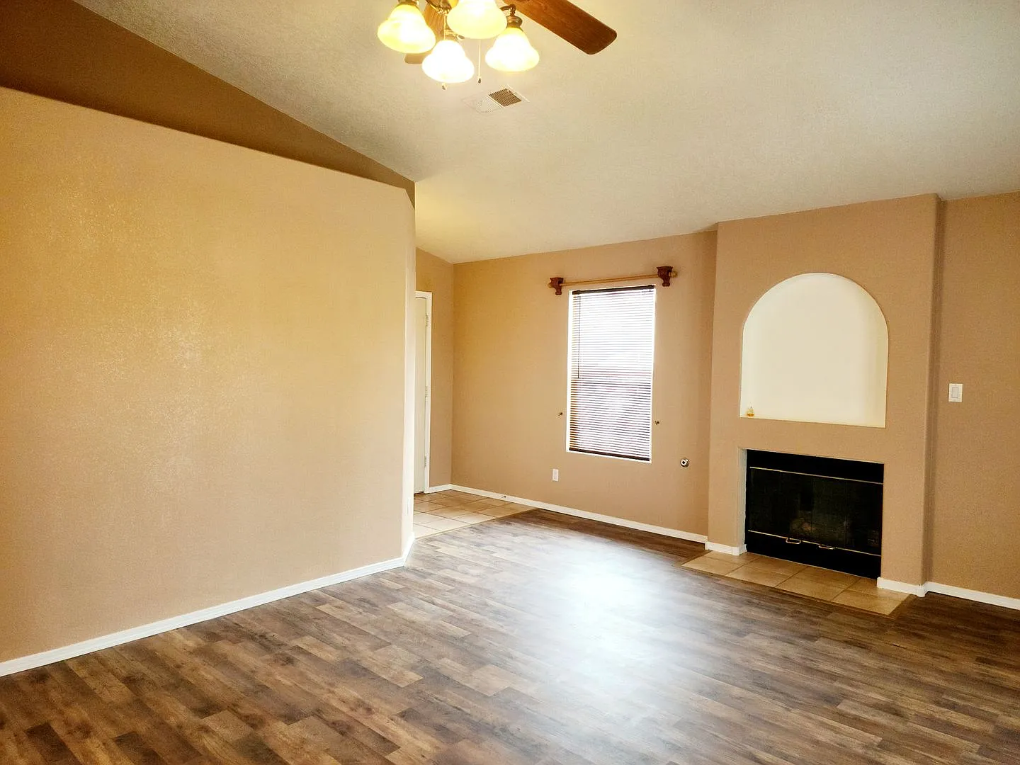Four-bedroom two bath home located in southwest Albuquerque off of tower and 98th. — Photo 2