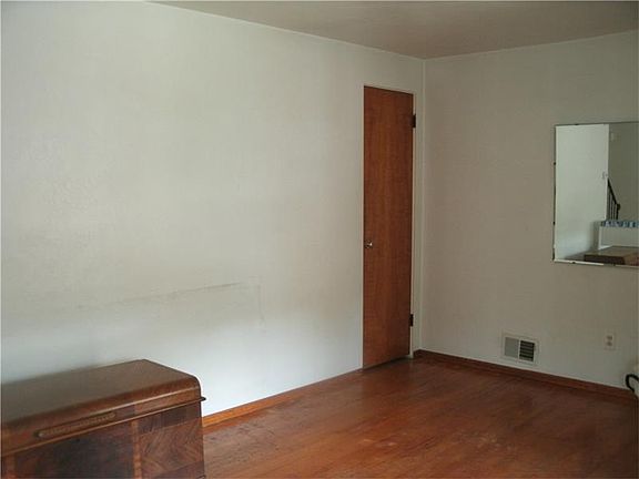 3rd image of 3043 1/2 Brentwood Ave
