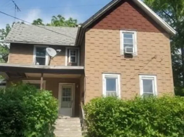 27 Tew St, Silver Creek, NY 14136