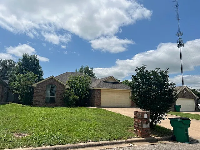3 bed, 2154 sqft, $2,200 — Photo 1