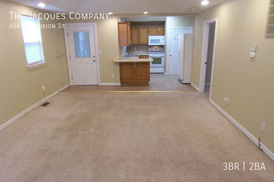 Fully Remodeled 3 Bedroom 2 Bath Spacious Home — Photo 4