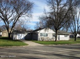 19 Elm St, Morris, MN 56267