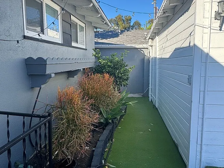 5309 Comercio Way — Photo 2