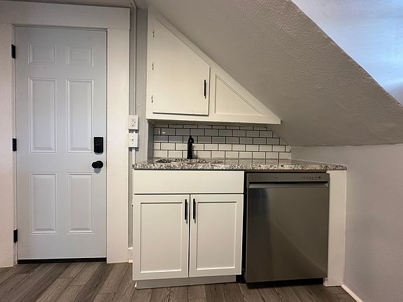 3rd image of 213 Green St APT 4
