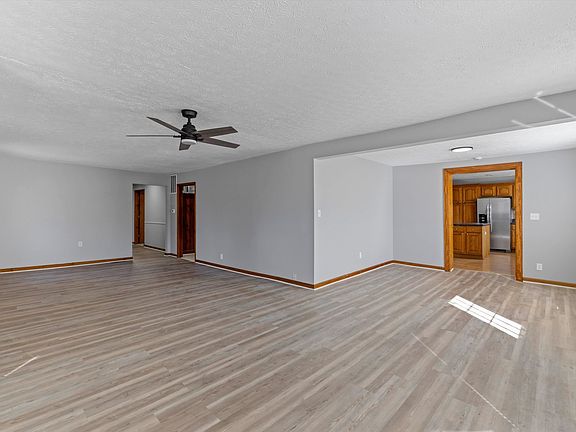 3rd image of 36 Pellville Rd