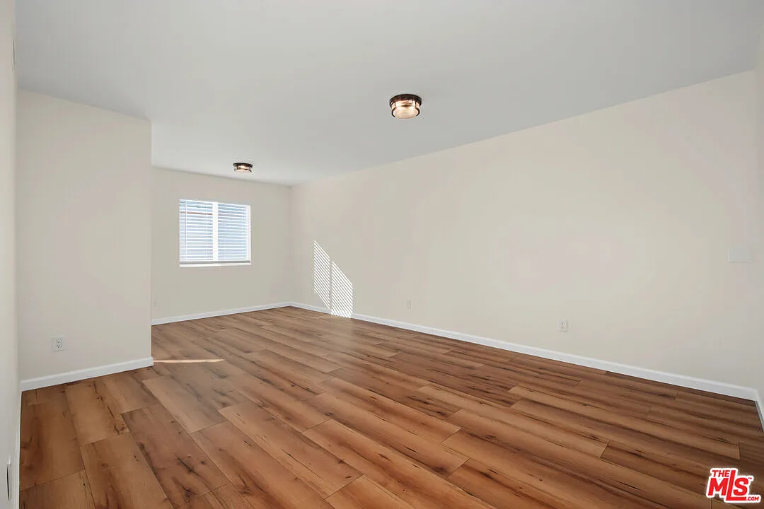 4 bed, 2.0 bath, 1696 sqft, $4,100 — Photo 2