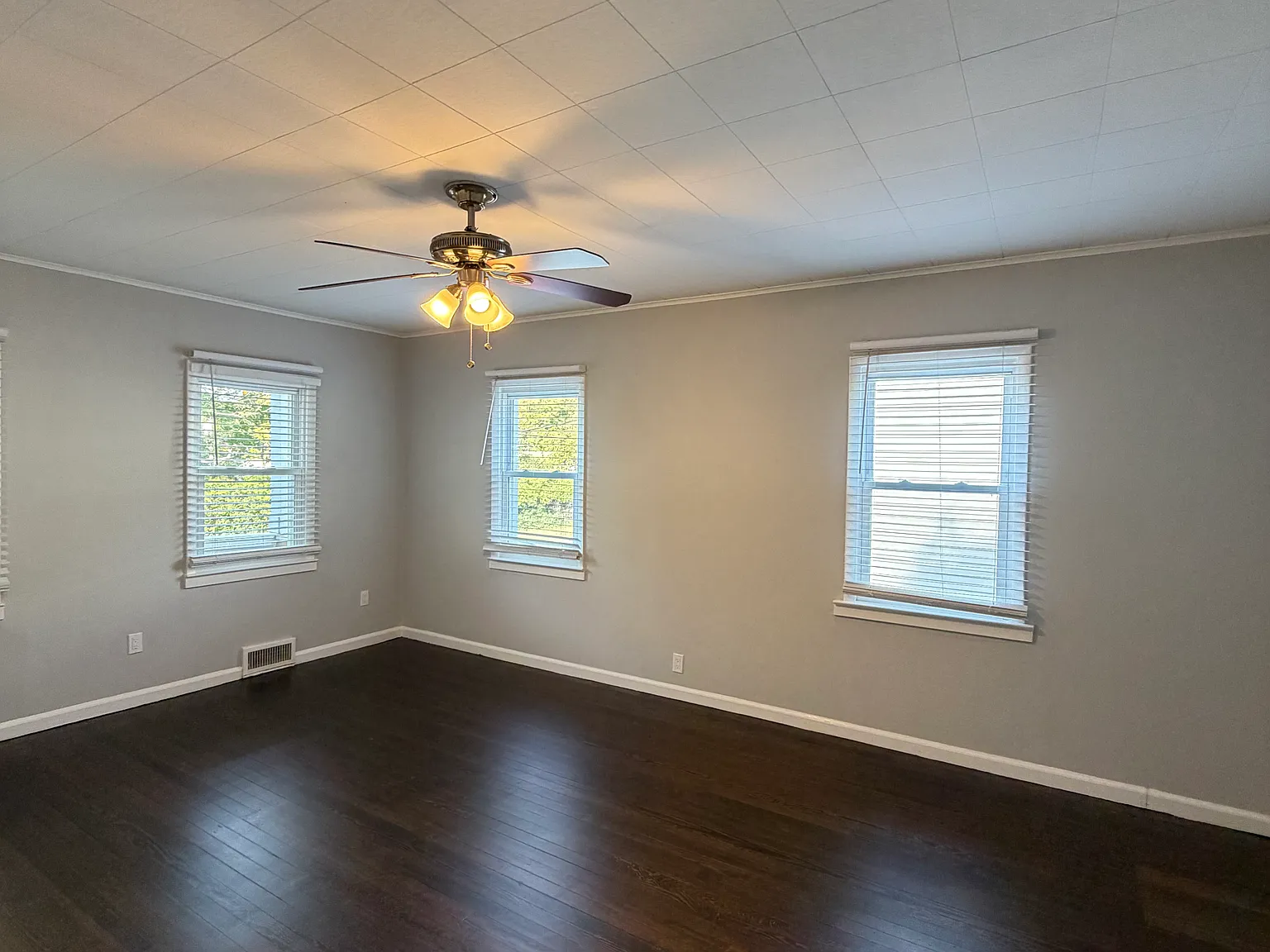 4 bed, 1679 sqft, $5,750 — Photo 2