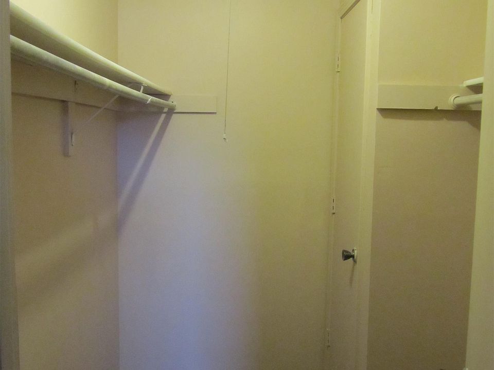 2nd image of 1023 W Elm Ter APT 9