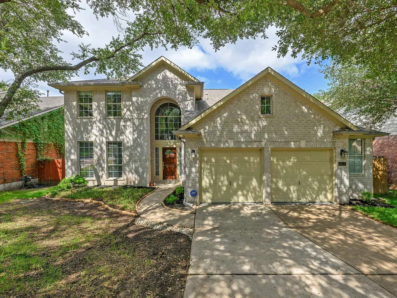 4 bed, 2.5 bath, 3088 sqft, $3,100 — Photo 1