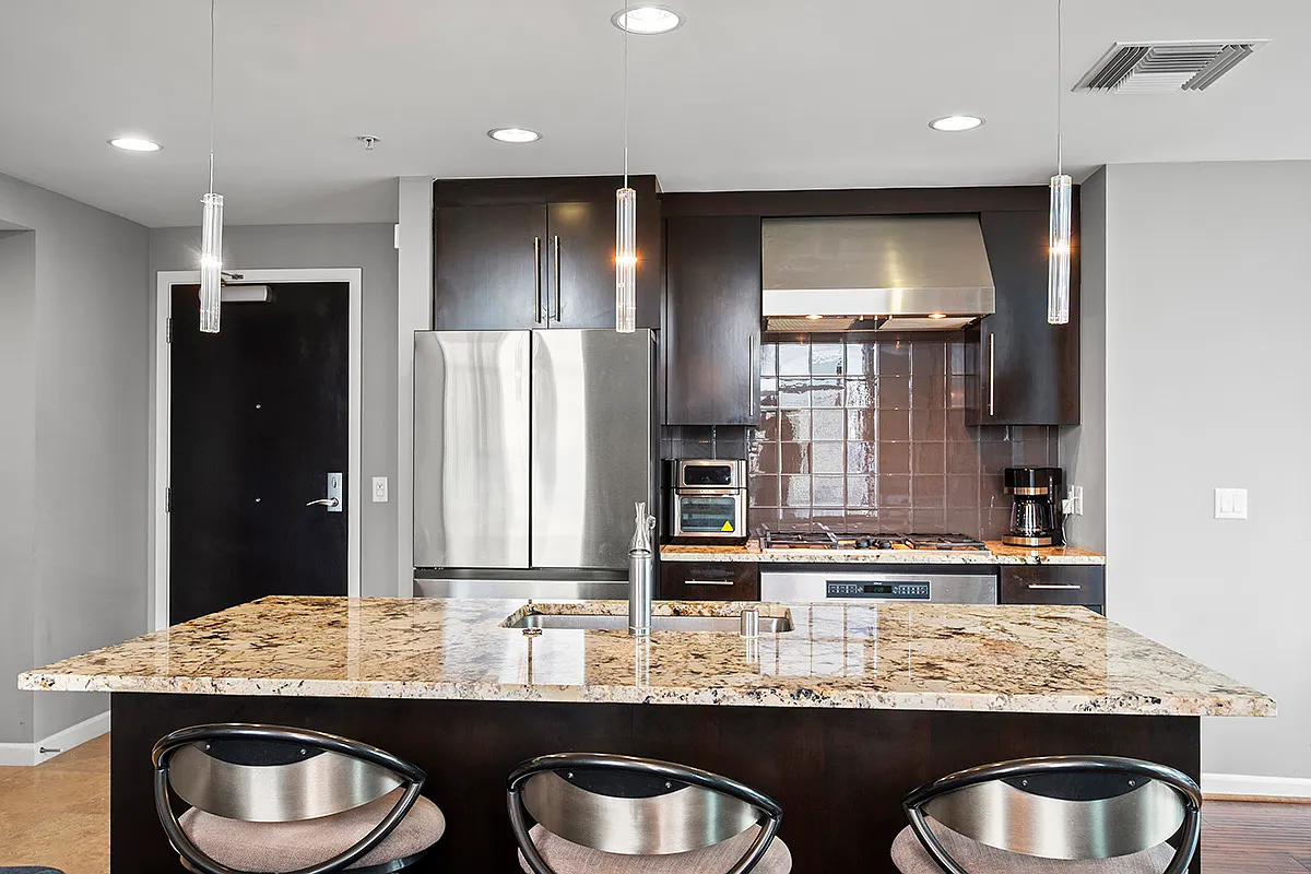 1 bed, 904 sqft, $5,000 — Photo 3