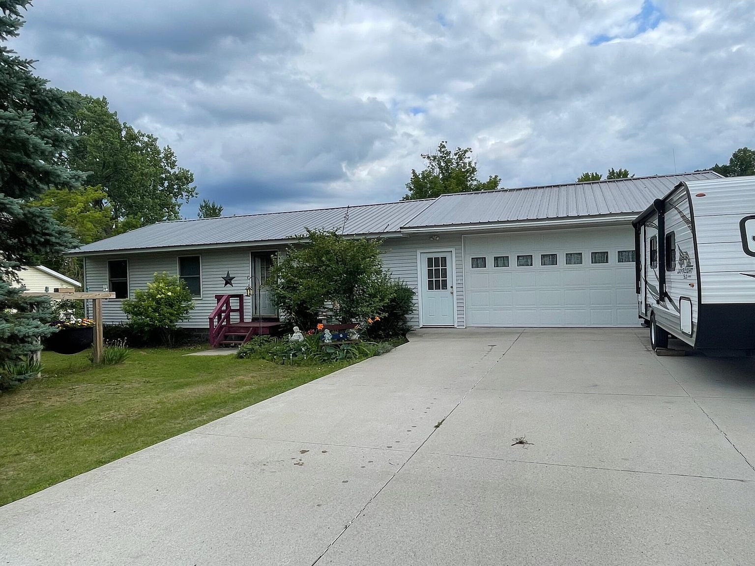 107 Ferris St, Houghton Lake Heights, MI 48630 Zillow