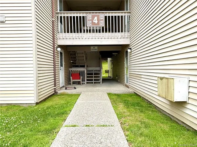 238 Concord Ln — Photo 2