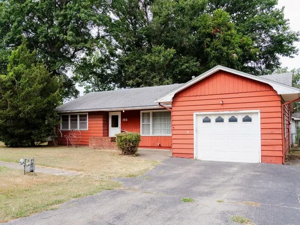 300 Huston Ave, Altamont, KS 67330