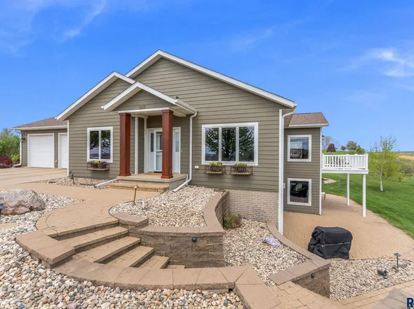 48290 Hiawatha Pl, Canton, SD 57013